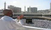 صورة أرشيفية .. المسلمون يدعون الله