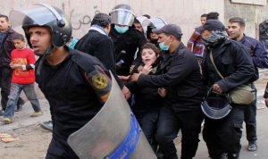 صورة أرشيفية لاعتداءات الشرطة على المواطنين في مصر