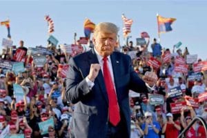 ترامب مع الجماهير